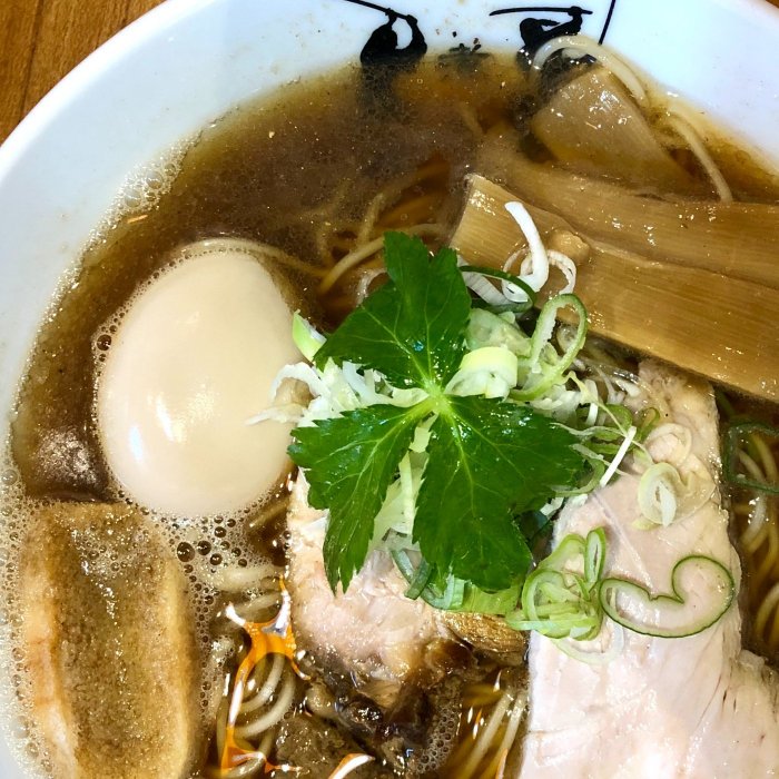 津軽煮干中華蕎麦600円。チャーシューも煮玉子もついてこのお値段!(サムライブギー)