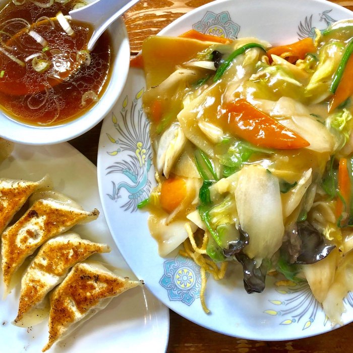 五目かた焼きそば(スープ付き)と餃子(三代目福建楼)