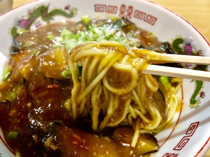 つぼ半|インパクトは見た目だけじゃない!茄子好きにおすすめしたい焼きそば【盛岡市菜園】