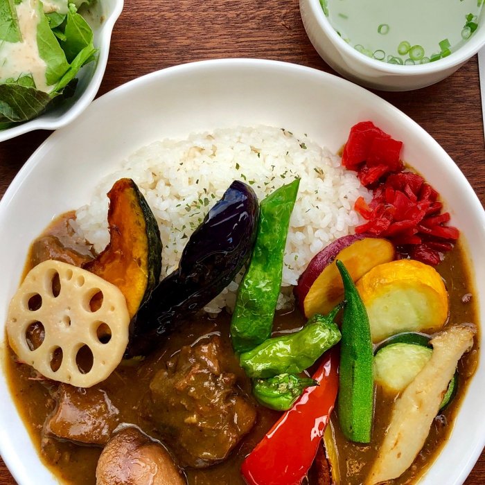 ペレニアルロックガーデン春子谷地 cafe ミルクの里｜名店は隠れ家？イングリッシュガーデンも堪能できる牛タンのお店【滝沢市鵜飼花平】